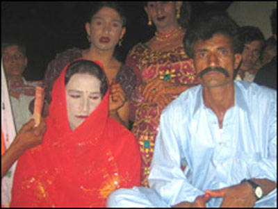 Pakistani Wedding Ceremony on Hijra  In Their Wedding Ceremony Both Were Arrested  Read This News